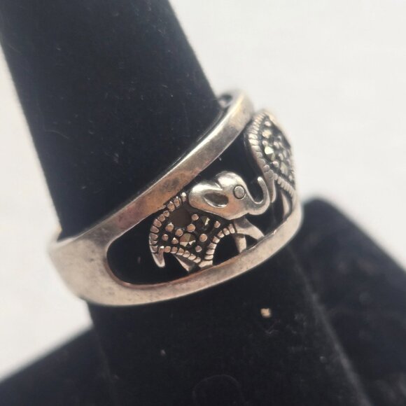 Vintage 925 Eternity Silver & Marcasite Elephant Ring - Picture 2 of 5